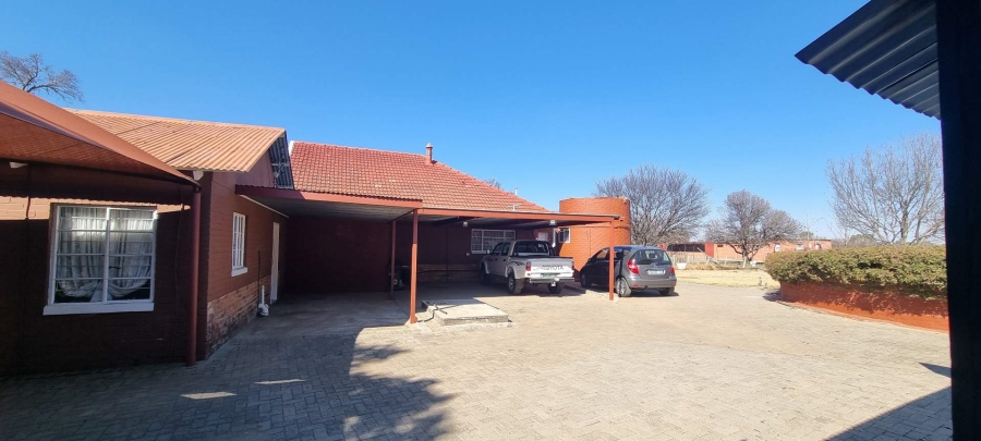 6 Bedroom Property for Sale in Roodewal Free State